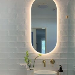 Piliulės formos LED veidrodis su apšvietimu