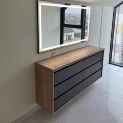 Staciakampio formos led veidrodis